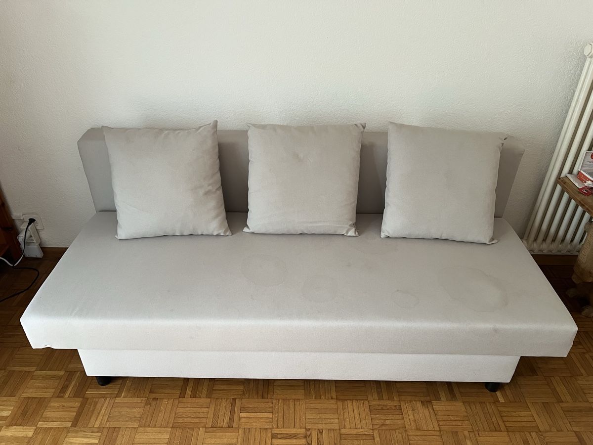Sofas: Divan-lit IKEA avec rangement – D'occasion à Sion par cyr_l5jd