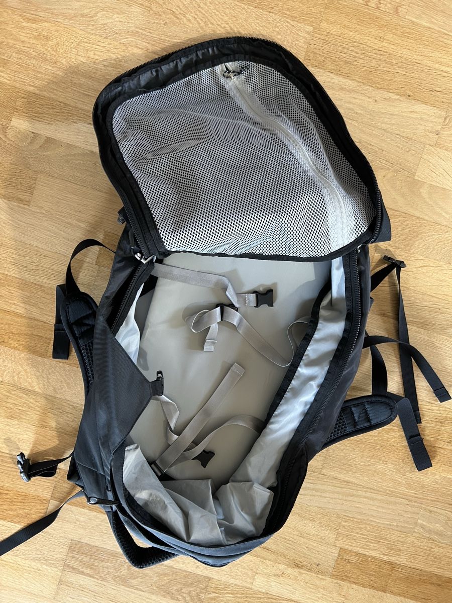 Zaini: Osprey Farpoint 40 Backpack – Usato da Stettlen venduto da lil_y992 1