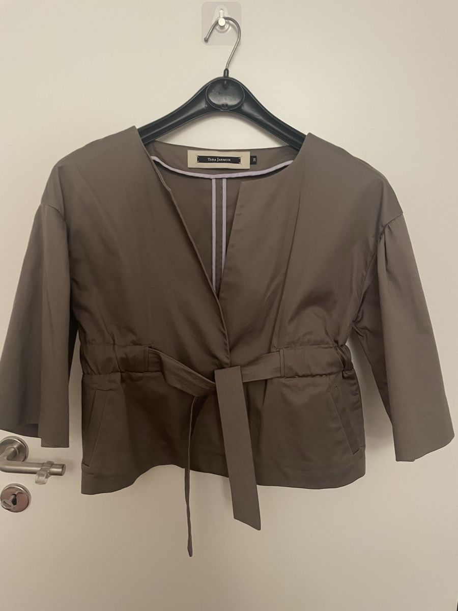 Tara Jarmon Giacche: TARA JARMON Kurzjacke - Gr. 36 – Usato da Hünenberg See venduto da DND5
