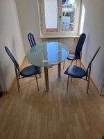 Esstisch aus Glas mit vier Stühlen gebraucht