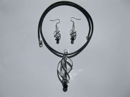 Set: Lederkette mit Glasanhänger und Ohrringe *NEU*