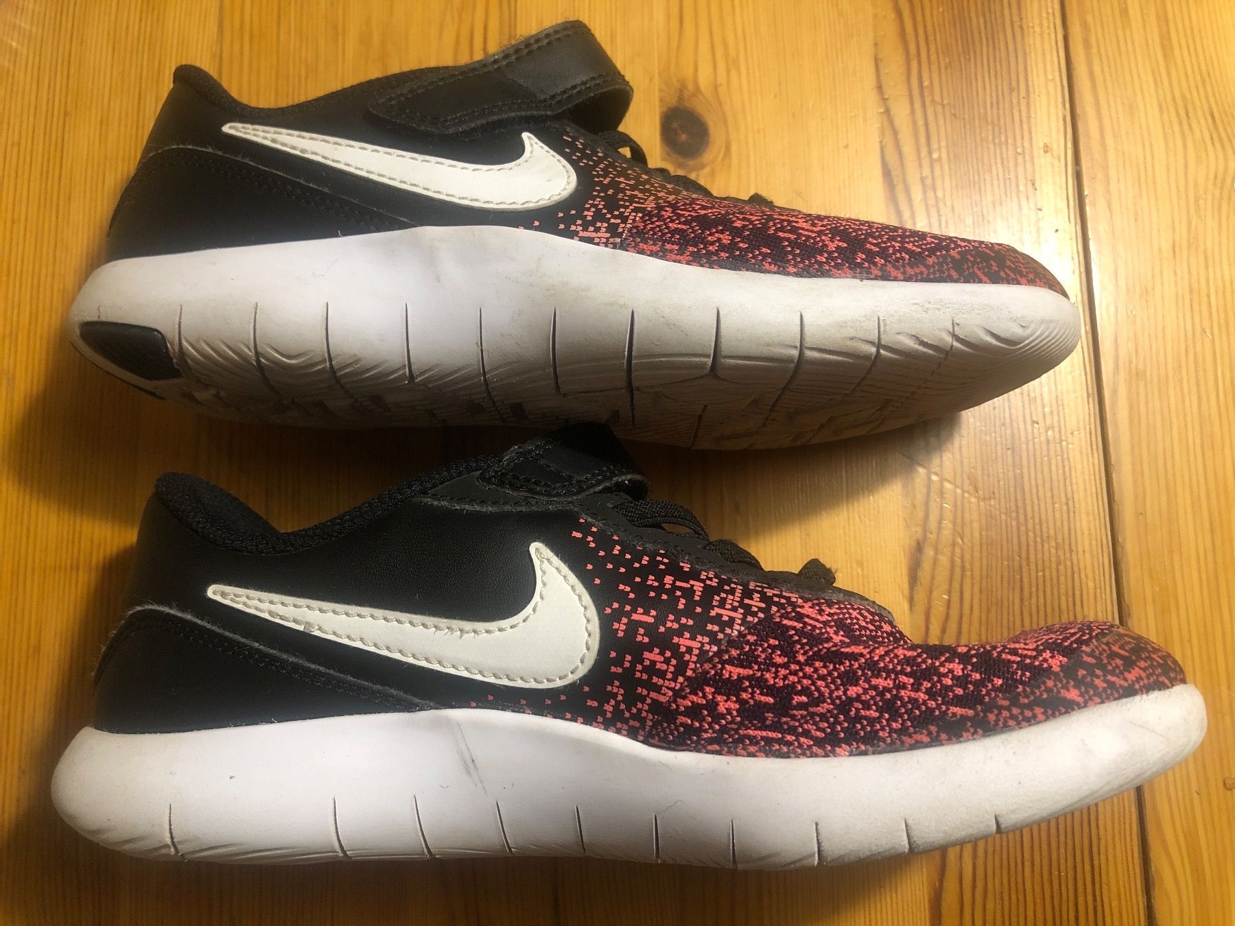 Nike Scarpe per ragazze: Nike Mädchenturnschuhe 35 – Usato da Lenzburg venduto da IevaS 2