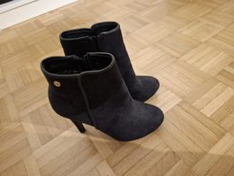 Schwarze Stiefeletten mit Absatz, Gr. 36