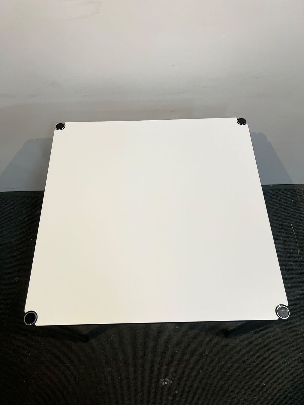 USM Tavoli: 009 USM Haller Tisch 75x75cm – Usato da Wangen an der Aare venduto da TBYN 3
