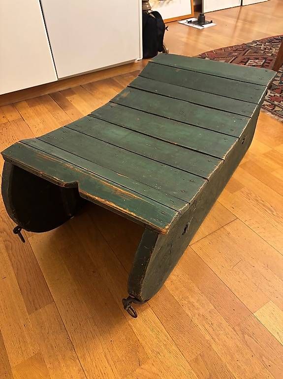 Schlitteln: Ca. 150 Jahre alter, sehr rustikaler Holzschlitten – Gebraucht aus Zürich von web_6qvd