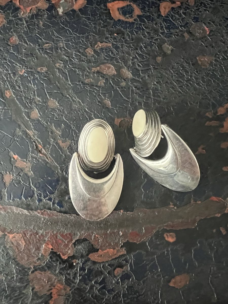 Ohrringe & -stecker: Antike Ohrstecker Silber, weisser Stein – Gebraucht aus Wabern von La-Vitrine 6