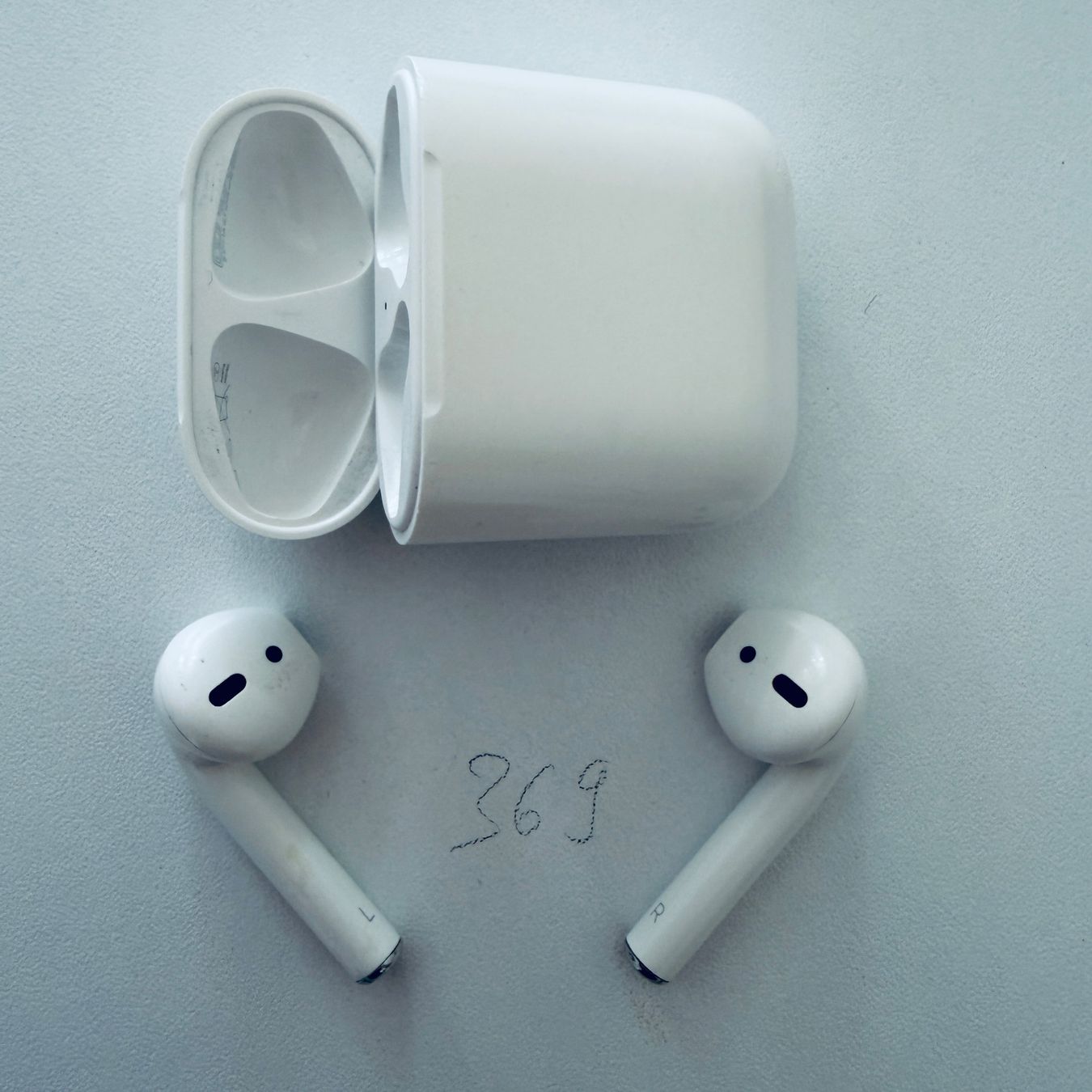 Apple Cuffie: Original Apple AirPods 2 Gen. Wireless Kopfhörer & Case – Usato da Basel venduto da MY.AIRPODS.SHOP 2