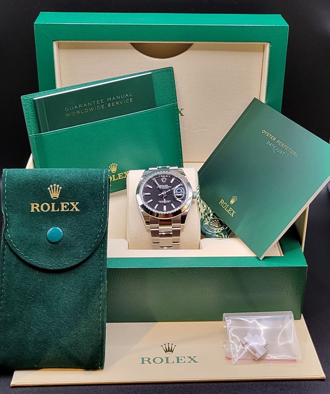 Rolex Montres: Rolex Datejust 41 | Ref. 126300 | Schwarz | Fullset – D'occasion à Zug par Mandria_n88n