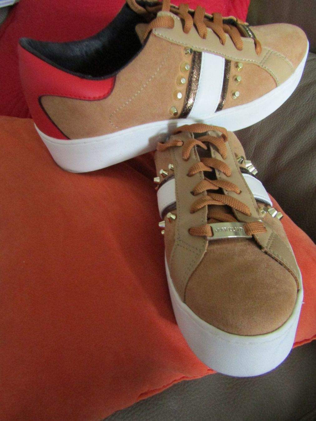 Scarpe da donna: sneakers comme neuves pour dames /p. 39 – Nuovo (secondo la descrizione) da Delémont venduto da mamygateau 1