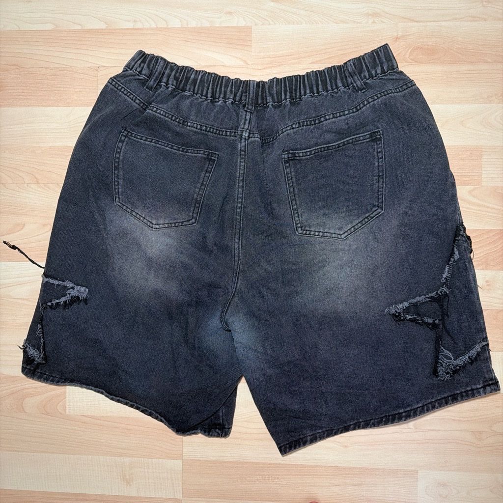 Pantaloni: Denim Star Shorts - Grunge Style - Size Medium/Large – Usato da St. Gallen venduto da ber_82p9 1