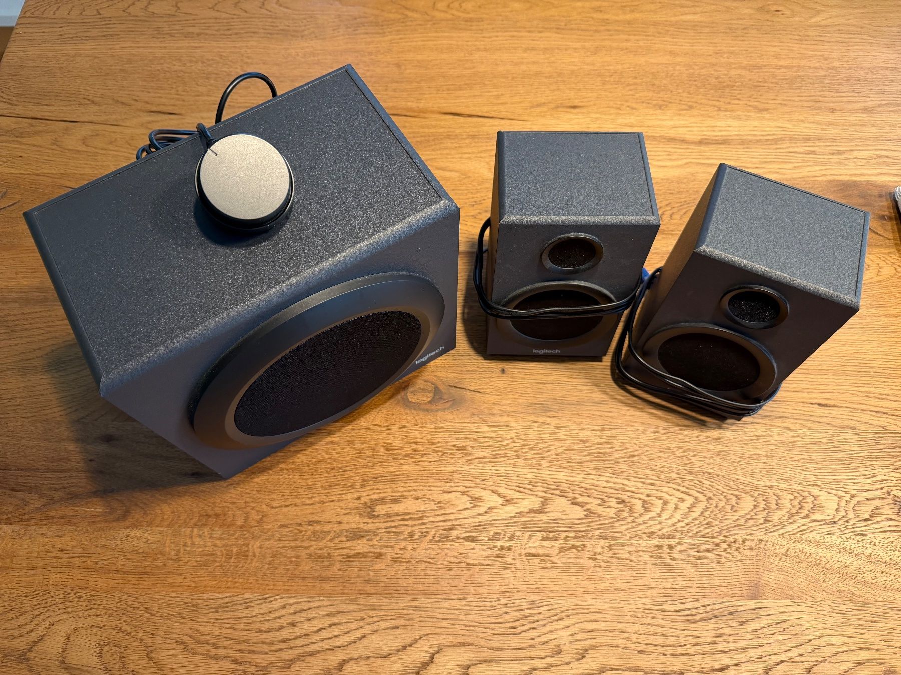 Logitech Haut-parleurs: Logitech Multimedia Speakers Z333 – D'occasion à Mollis par pad_tf9k 1