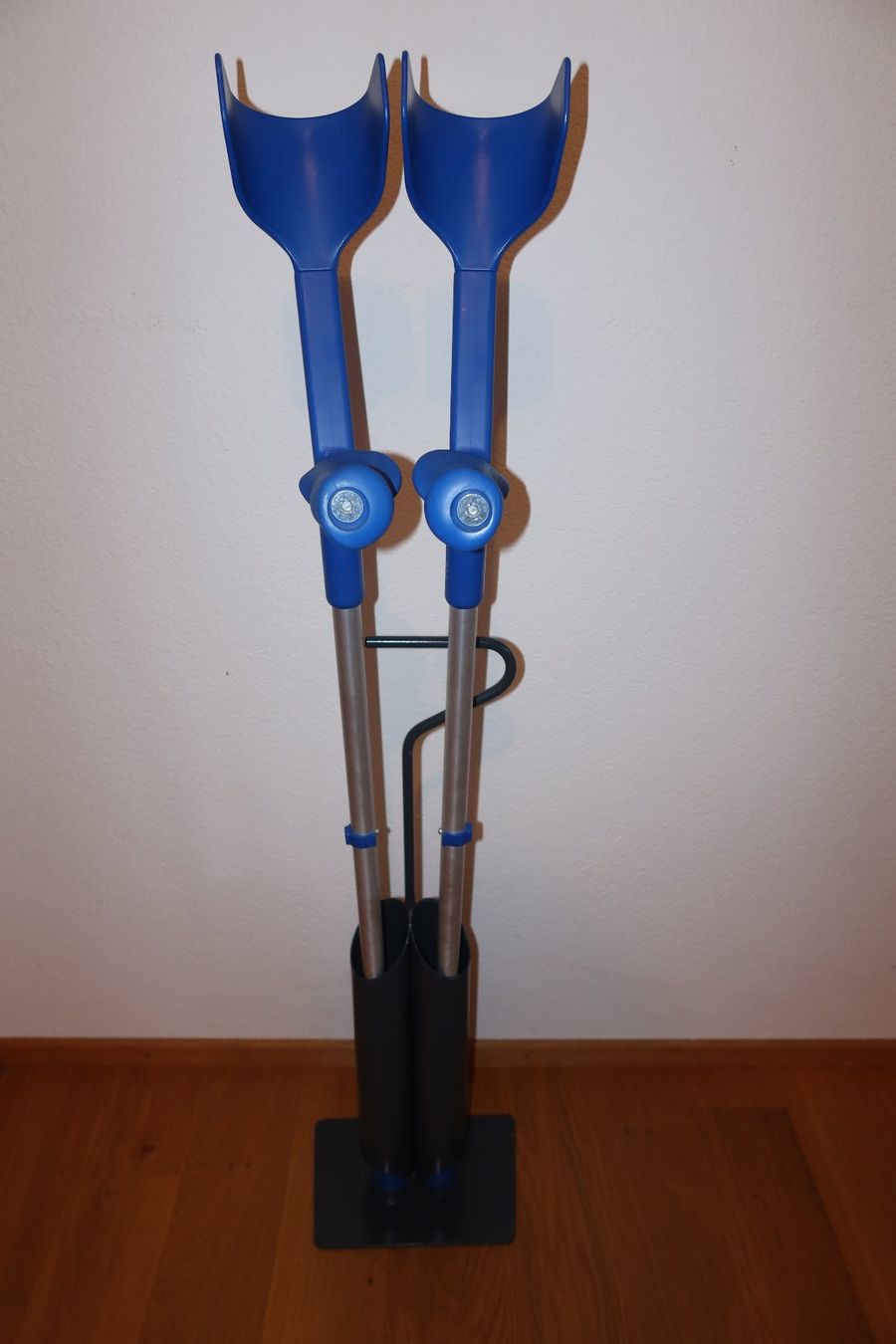 Attrezzature mediche: Rebotec Krücken + Ständer – Usato da Kilchberg ZH venduto da and_y5q6