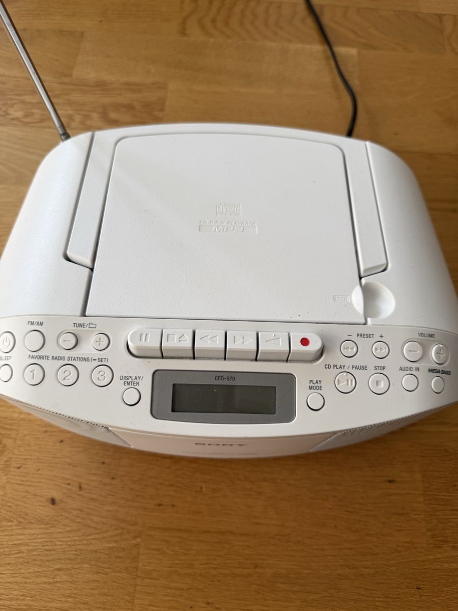 Sony Sistemi audio & multimediali: Sony CD Radio Cassette Corder – Usato da Luzern venduto da Daniela1907