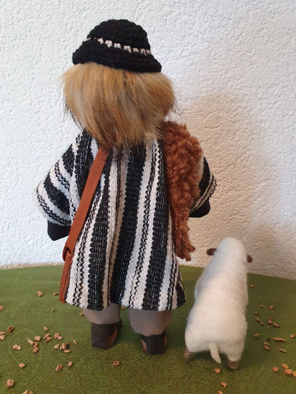 Statuette: Krippenfigur Schwarzenberg: Hirte mit Schaf – Nuovo e nell'imballaggio originale da Oberwangen b. Bern venduto da Mesimo 4