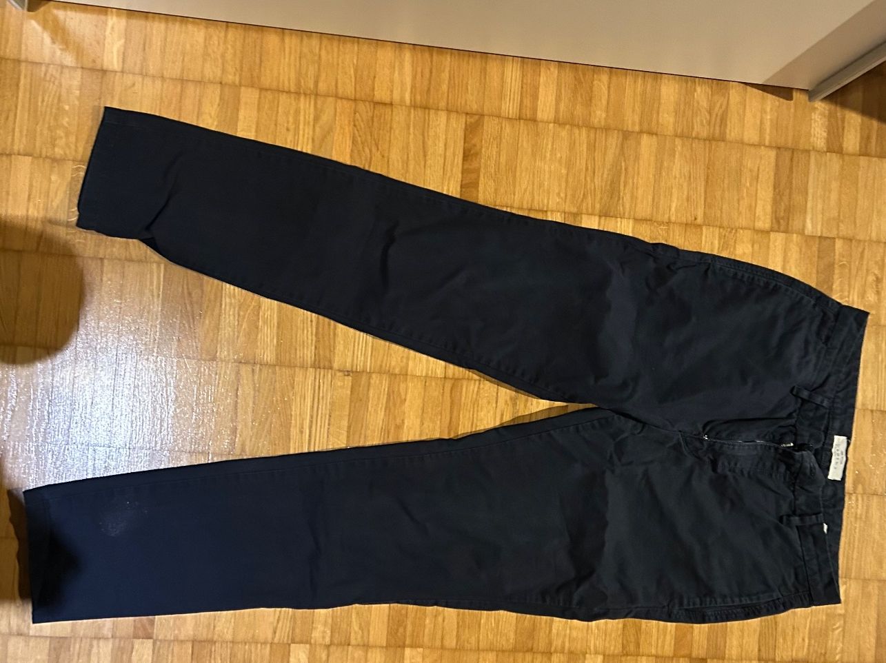 Zara Pantaloni: Dunkelblaue Stoffhose von Zara – Usato da Jona venduto da AlessiaCasagrande