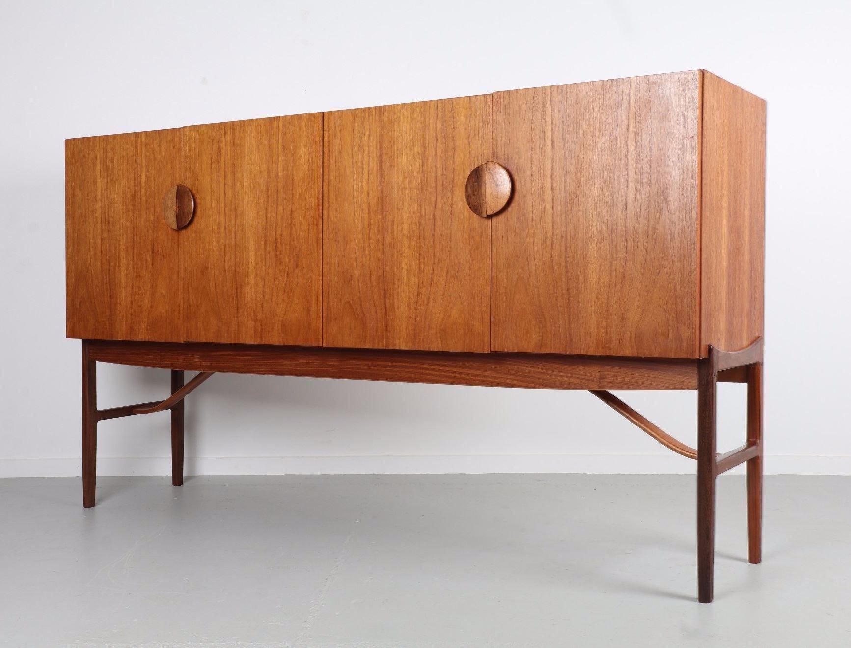 Cassettiere: IB Kofod-Larsen Teak Highboard – Usato da Basel venduto da MidMod20C 1