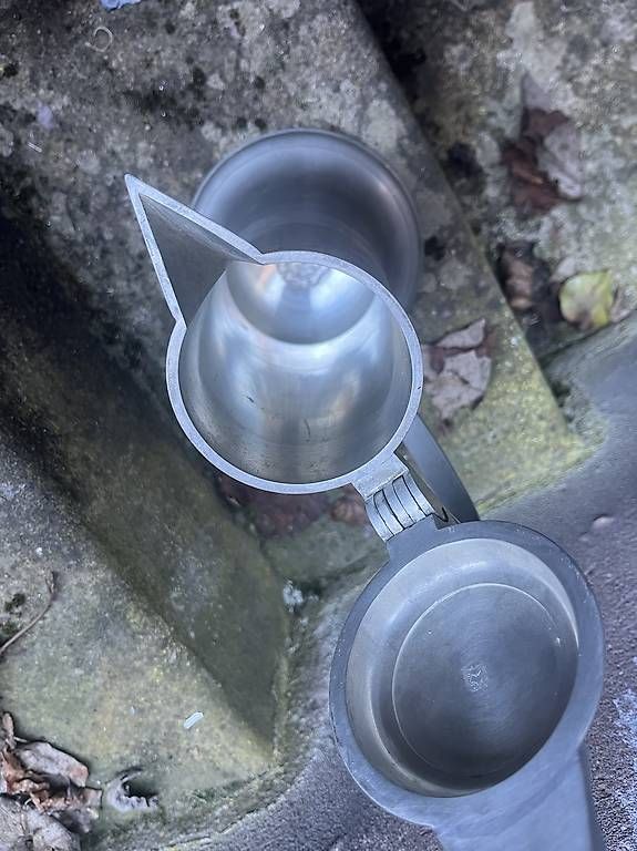 Caraffe: Zinnkrug mit Deckel  – Usato da Schwarzenbach LU venduto da eminens 2
