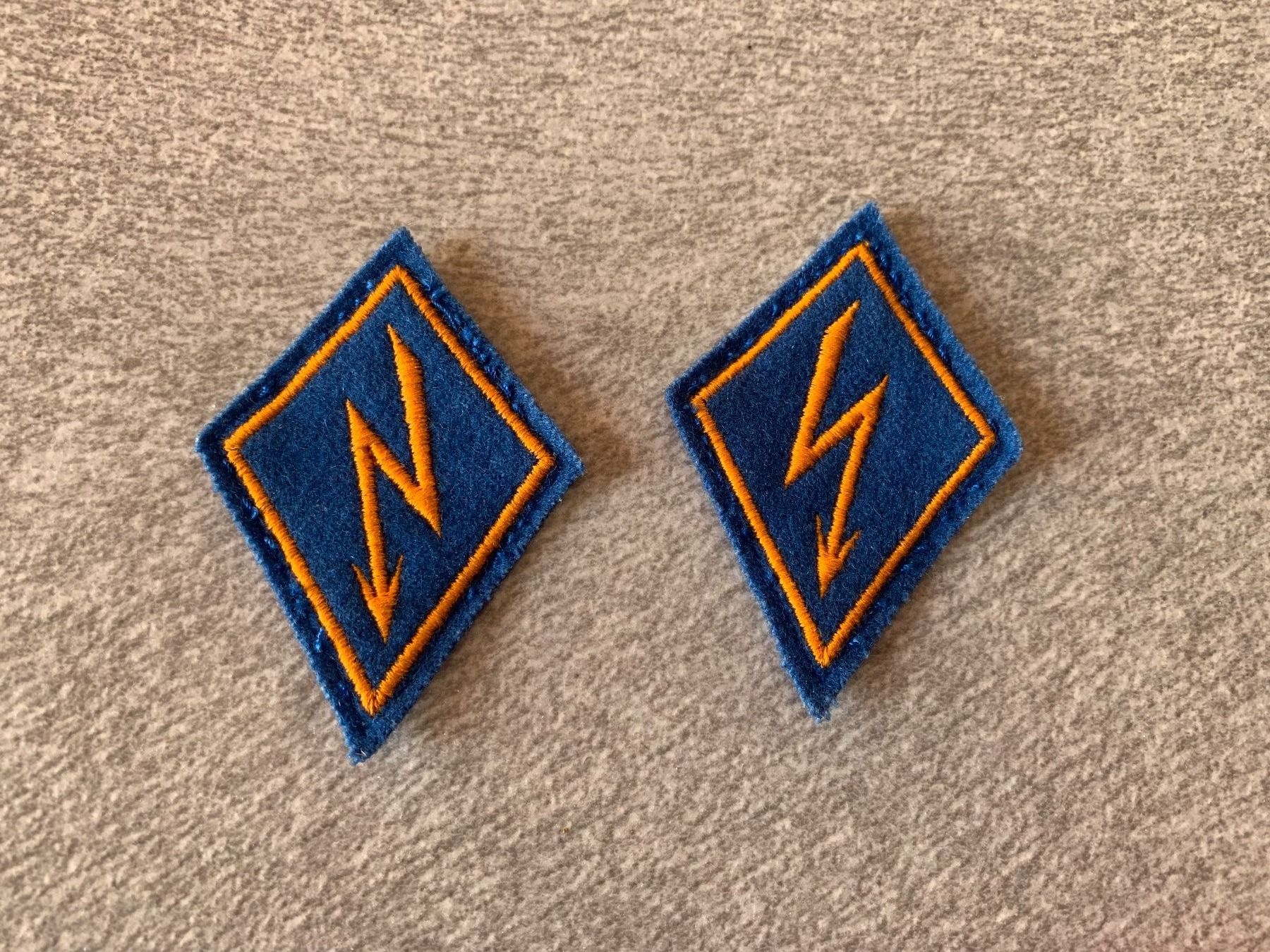 Schweizer Armee Placchette & Badge: Kragenpatten Übermittlungssoldat – Usato da Arbedo venduto da nadia1973