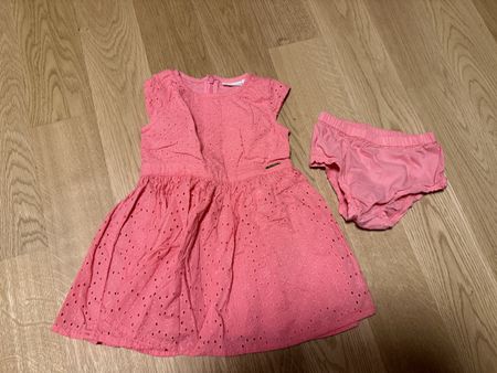 Sommerliches Kleid guess mit Höschen, Grösse 80Top Zustand