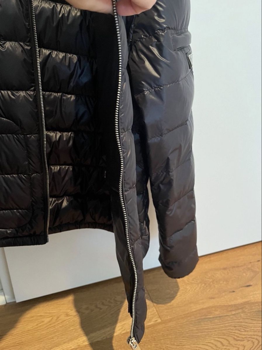 Prada Giacche: PRADA Schwarze Daunenjacke, Grösse 52 – Usato da Zürich venduto da eli_76fw 3