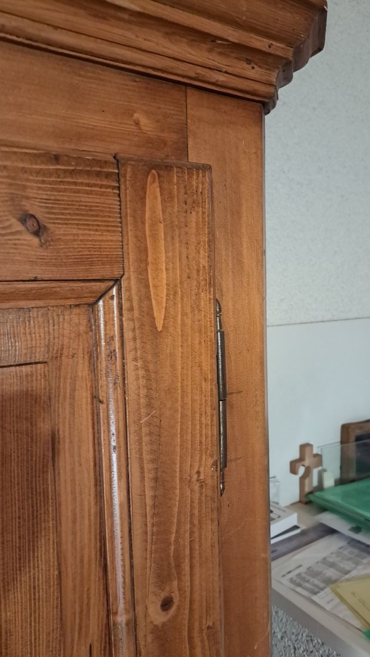 Armadi: Armoire ancienne en sapin – Usato da Neuchâtel venduto da Forestmanz 2