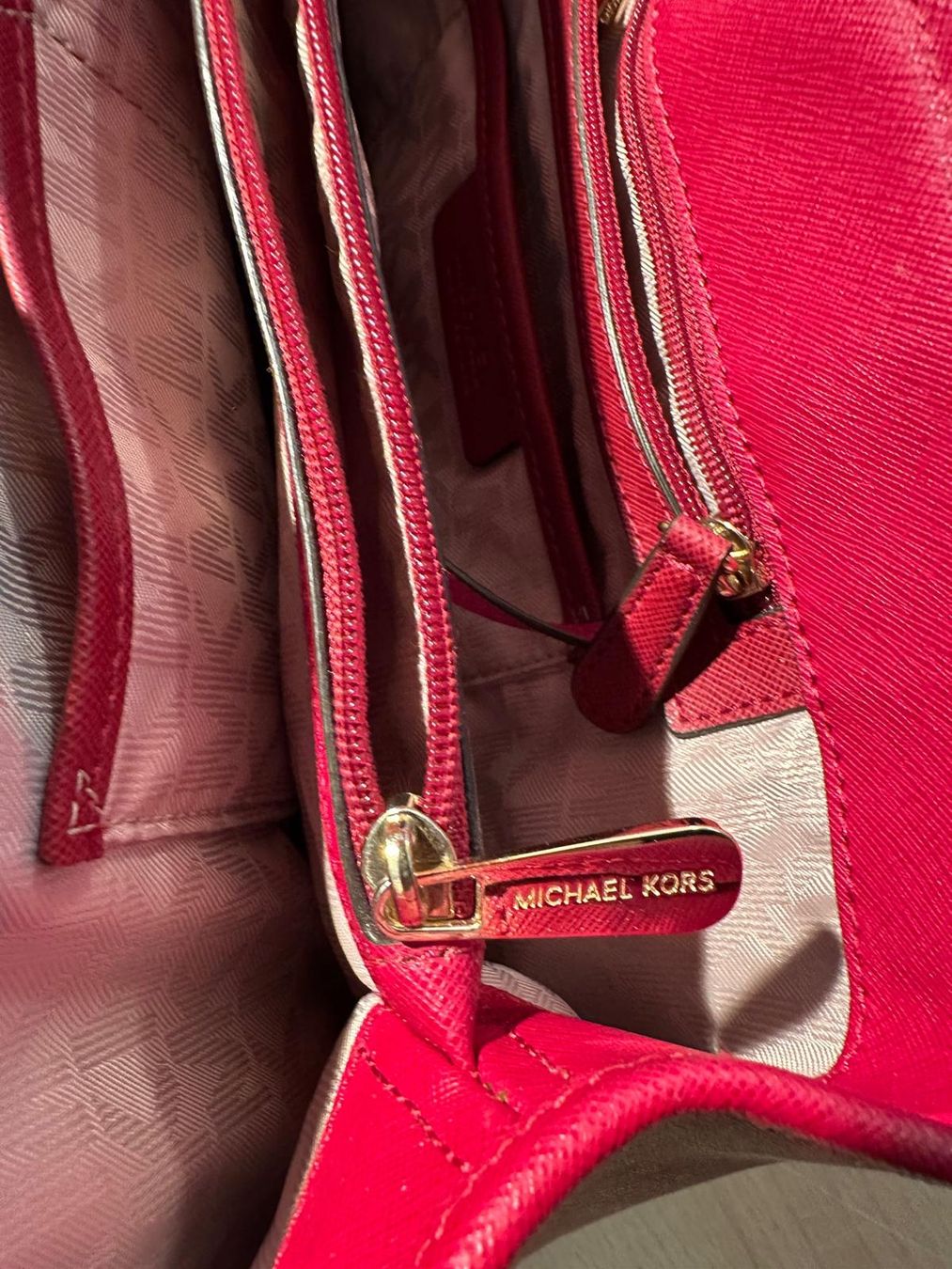 Michael Kors Borse da donna: Michael Kors Red Leather Tote Bag - Stylish & Spacious – Usato da Lausanne venduto da vas_mbk2 4
