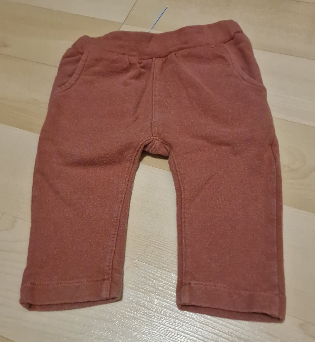 Hosen: Hübsche Babystretchhose gr62 – Gebraucht aus Winterthur von Mmondeo