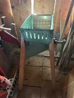 Obstmühle manuell mit Holzgestell gebrauchter Zustand