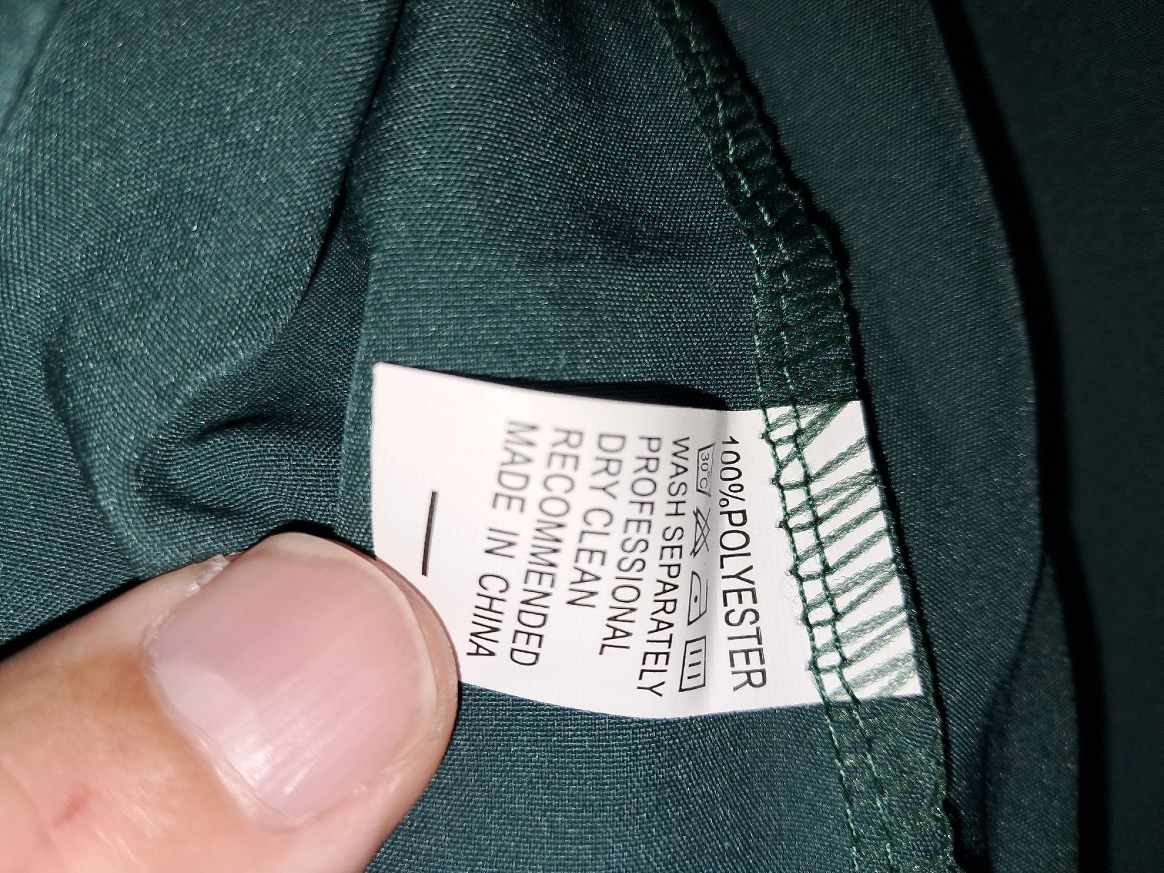 Hemden: Dunkelgrünes Hemd aus Polyester, Grösse M, Top Zustand – Neu und originalverpackt aus Bassersdorf von Hyri.i 2