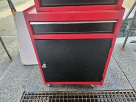 Werkzeugschrank rot  mit Türe B 51cm H 71cm T 28