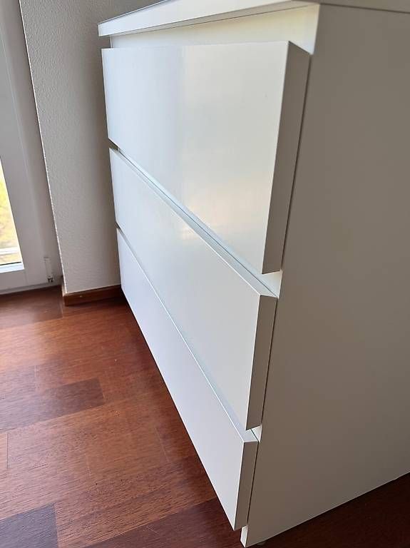 Ikea Cassettiere: Ikea Malm 3 Schubladen inkl Glasplatte – Usato da Unterengstringen venduto da spazzolo 1