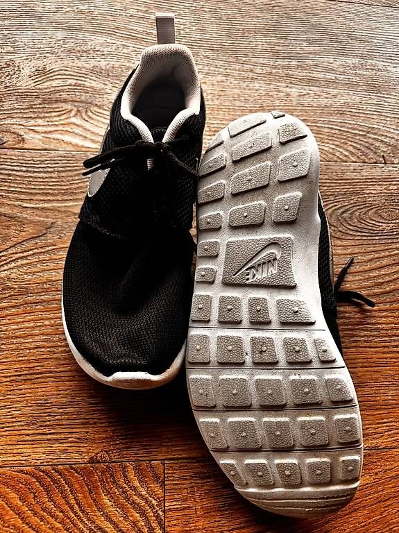 Schuhe für Jungen: Adidas Turnschuhe Gr. 33.5 – Gebraucht aus Zeihen von MaKaZeAg 1