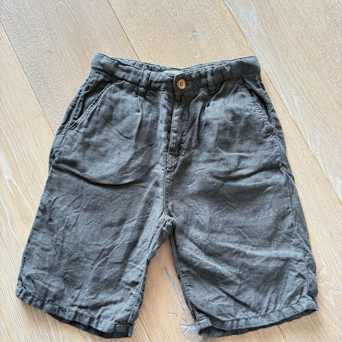 Zara Pantaloni: Shorts Zara Grösse 134 – Usato da Aarburg venduto da cha_6t8j