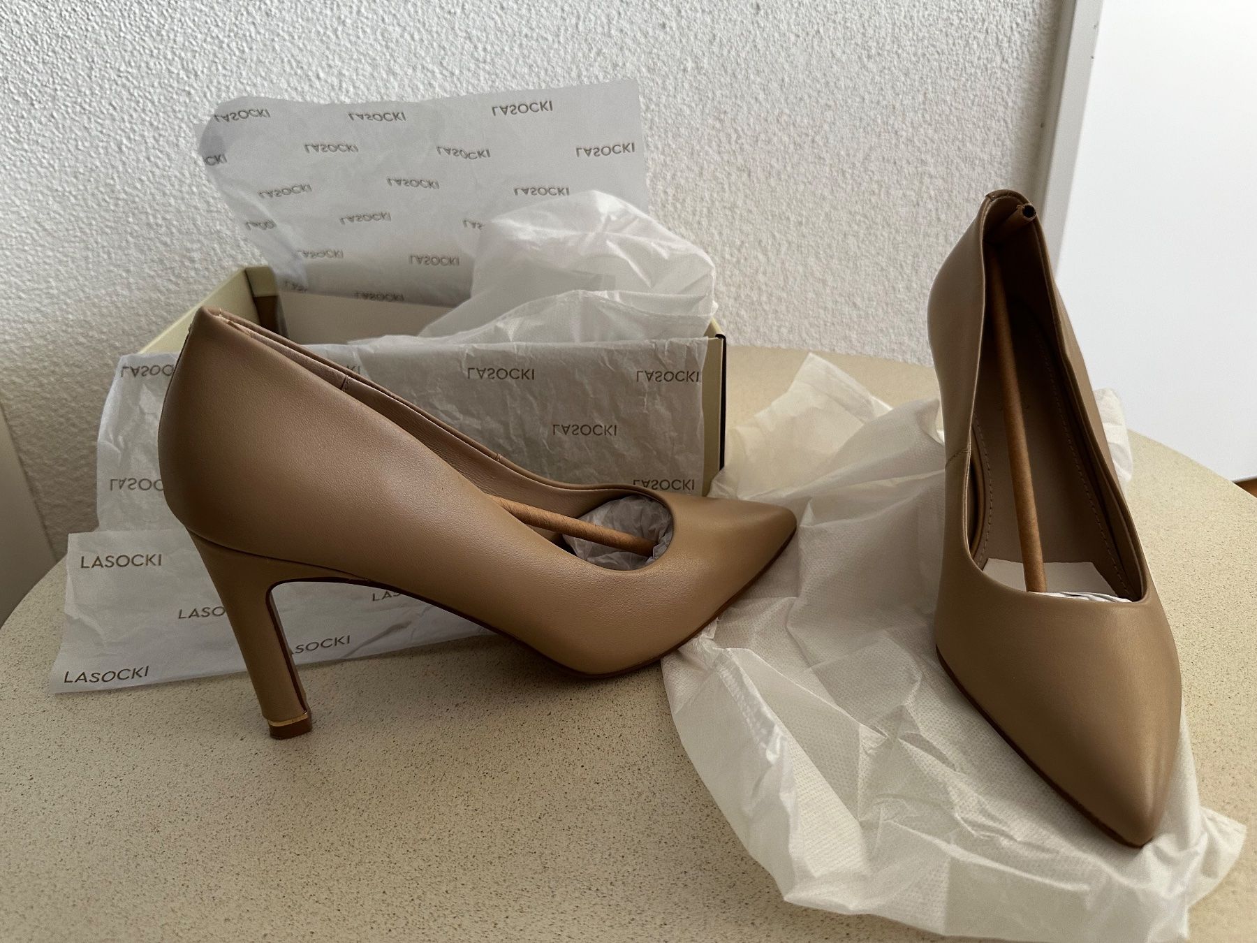 Scarpe da donna: Lasocki Echtleder Pumps Beige, Gr. 39 – Usato da Honau venduto da salverella 5
