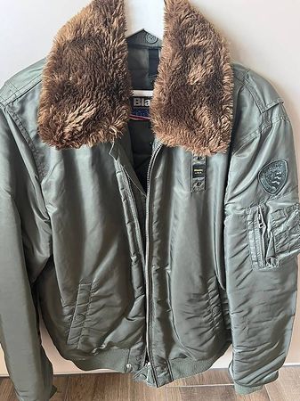 Blauer Bomberjacke Militärgrün