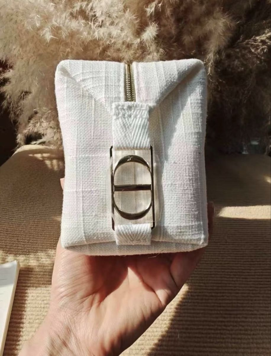 Dior Borse da donna: Dior Cosmetic Bag only  – Nuovo e nell'imballaggio originale da Chur venduto da Madeys 2