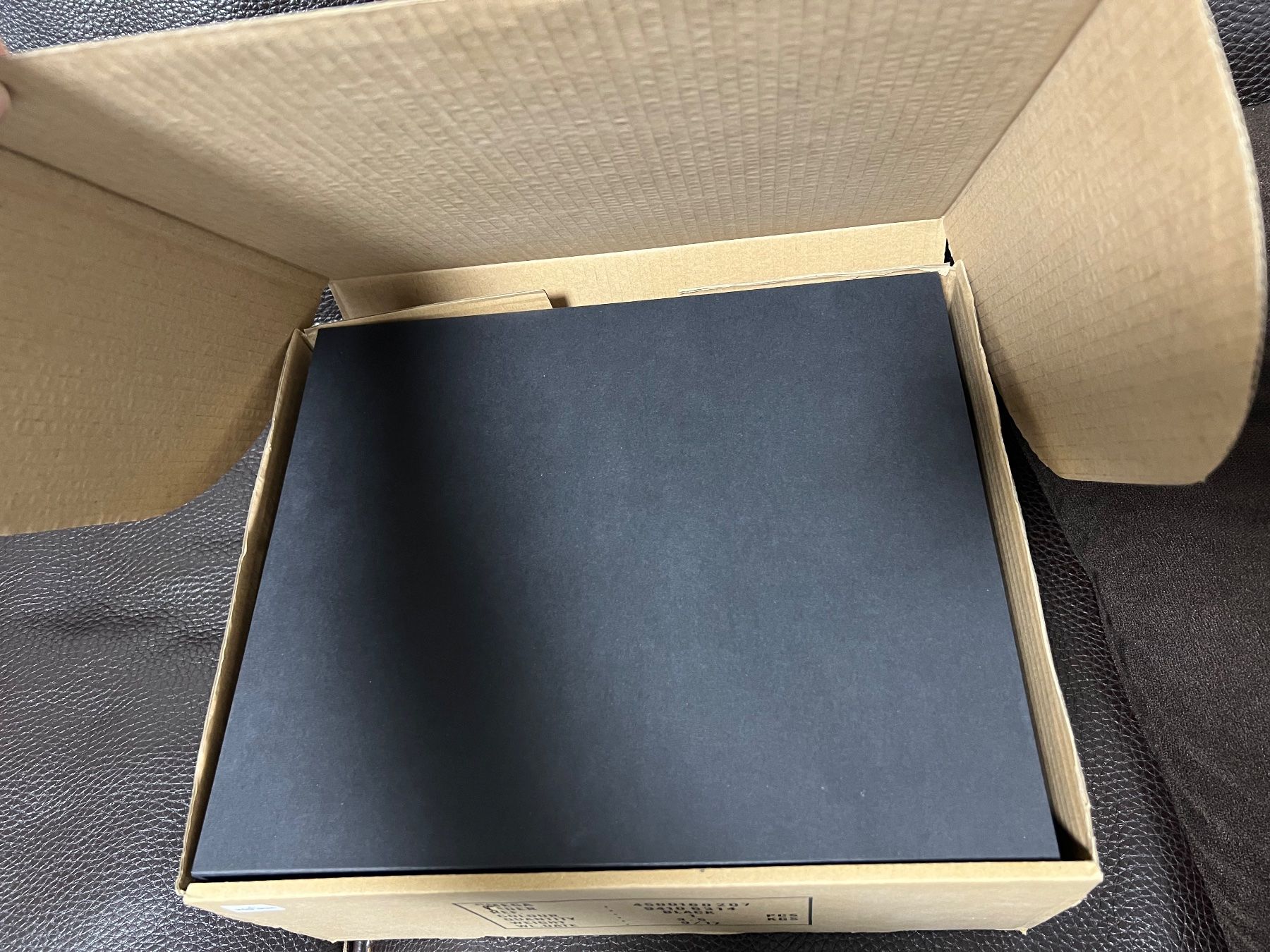 Omega Uhren: Omega Speedmaster Moonwatch Original Box – Neu und originalverpackt aus Basel von  6
