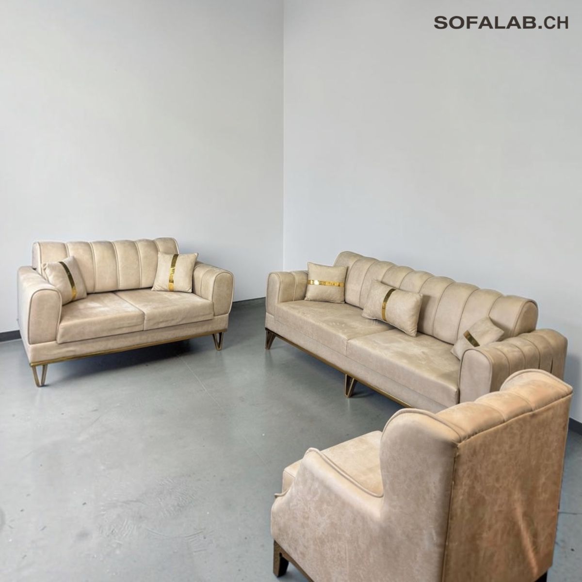 Sofas: 3-teiliges Wohnzimmer-Sofaset Sandbeige – D'occasion à Bachenbülach par Sofalab.swiss