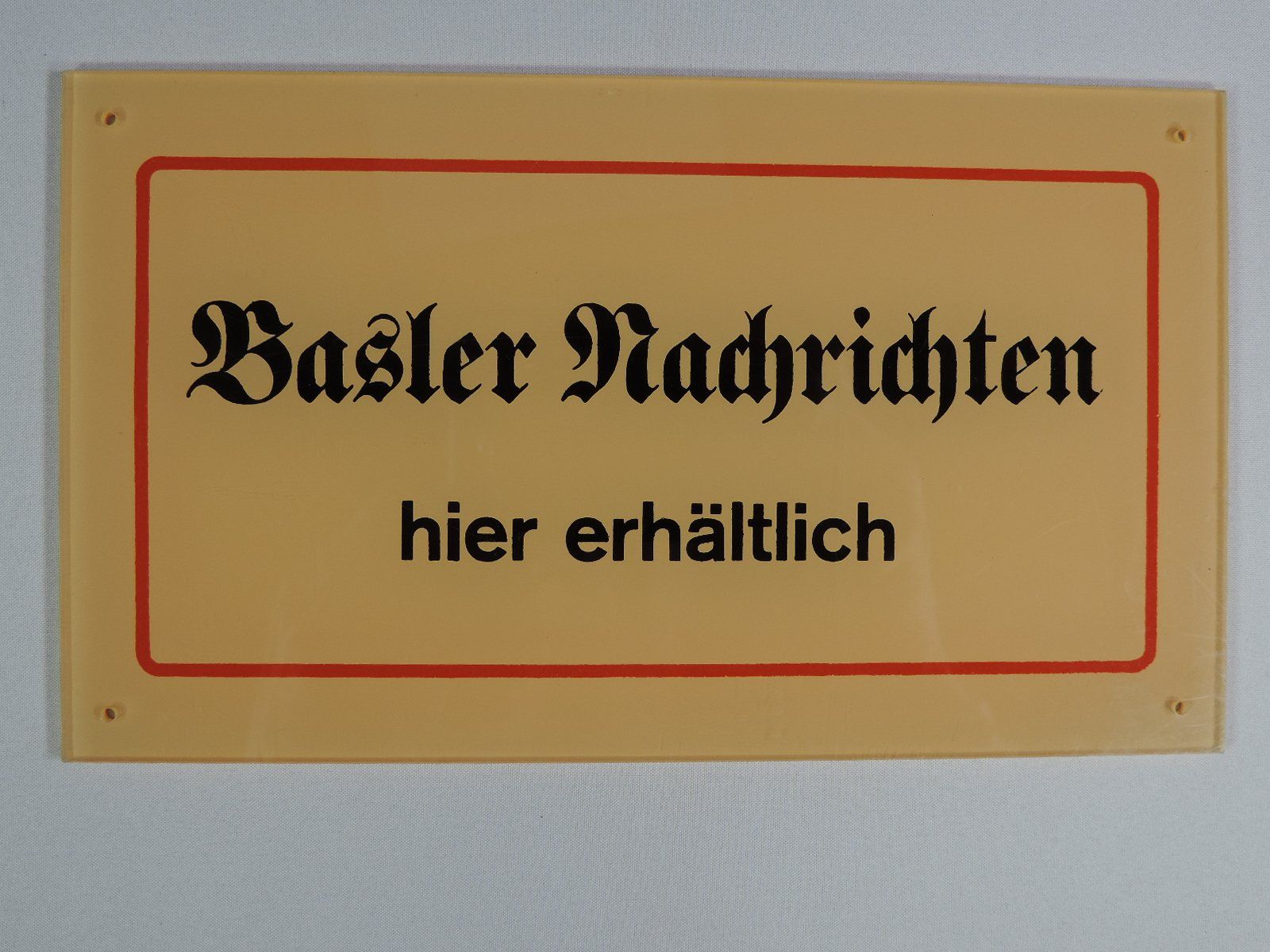 Ecriteaux: altes Plexi Schild Basler Nachrichten – D'occasion à Duggingen par doogbua