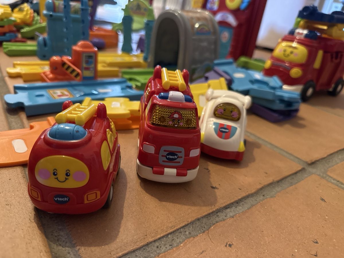 Vtech Spielzeuge: VTech Toot-Toot Set - guter Zustand – Gebraucht aus Niederwil AG von ctmp 1