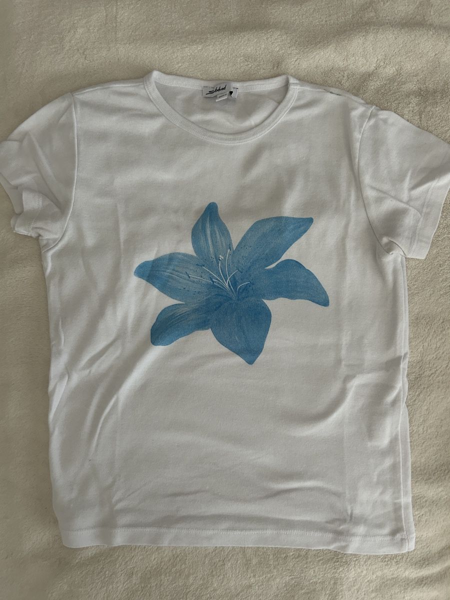 T-shirt: T-Shirt mit blauer Blume – Usato da Niederönz venduto da e_9x
