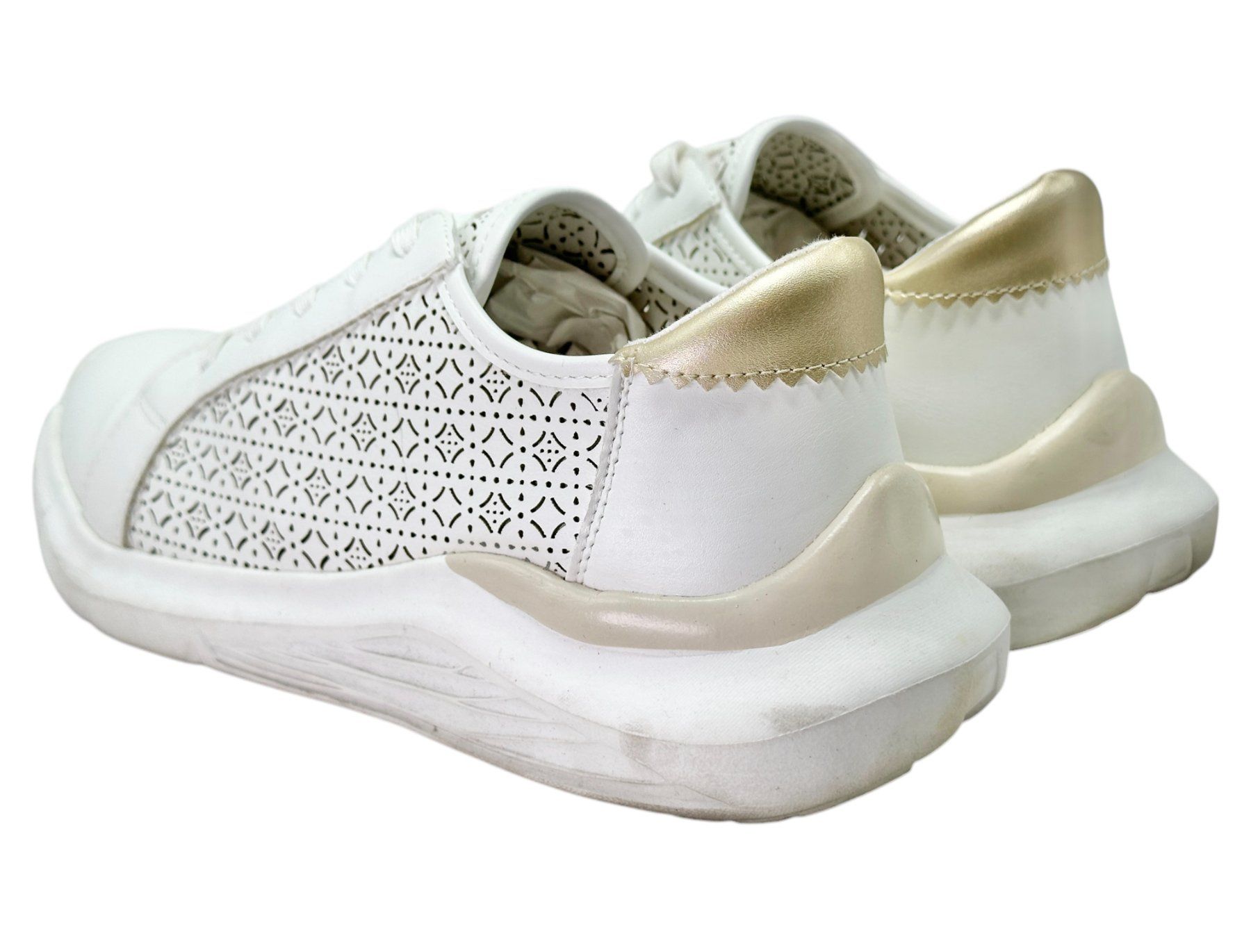 Scarpe da donna: Baskets Bata RedFoam en cuir blanc. Pointure 38 – Usato da Morges venduto da deco.vintage 4