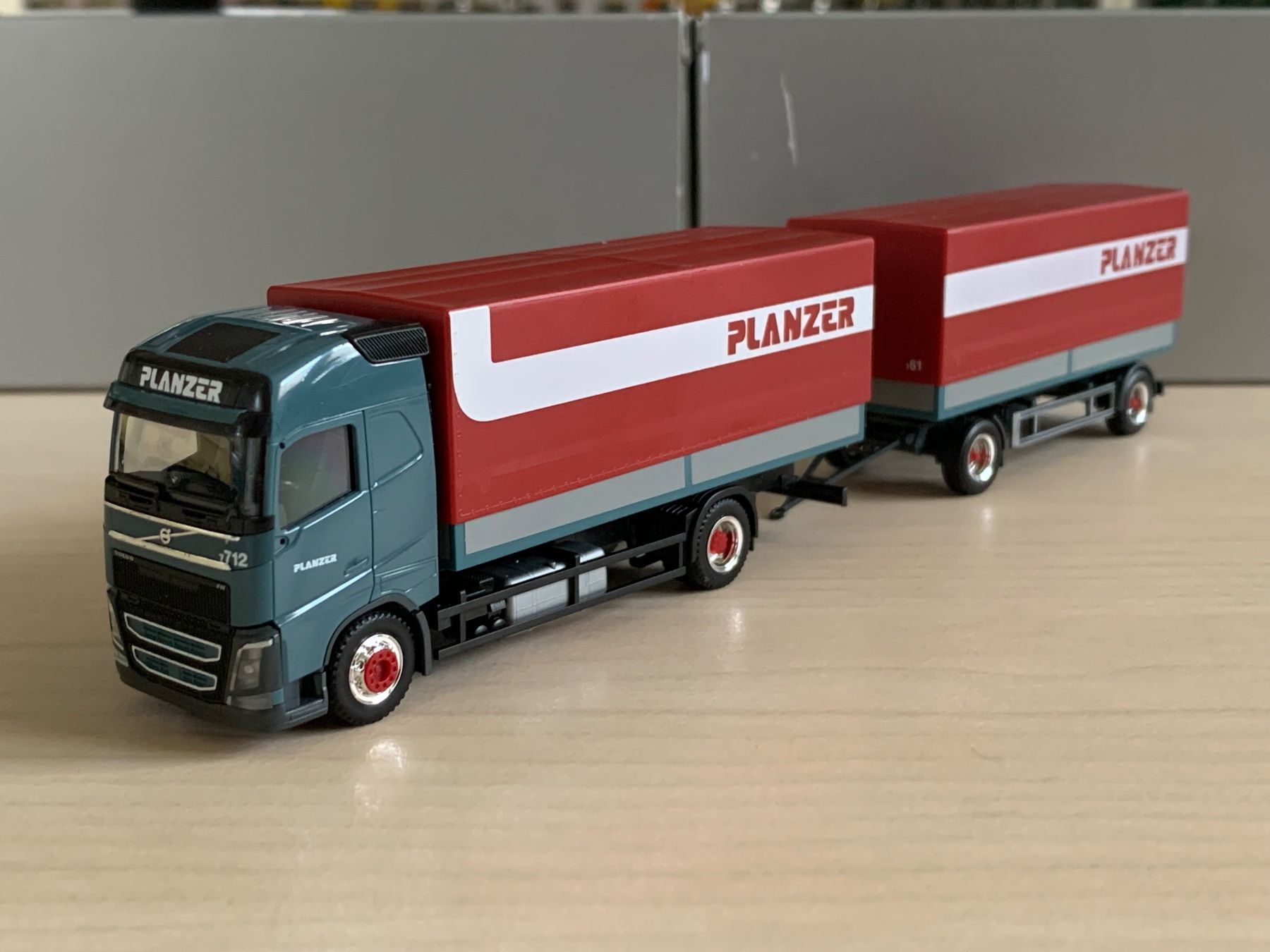 Herpa Modellini d'auto: Volvo FH4 Planzer PHZ – Nuovo (secondo la descrizione) da Felben-Wellhausen venduto da Mobil01