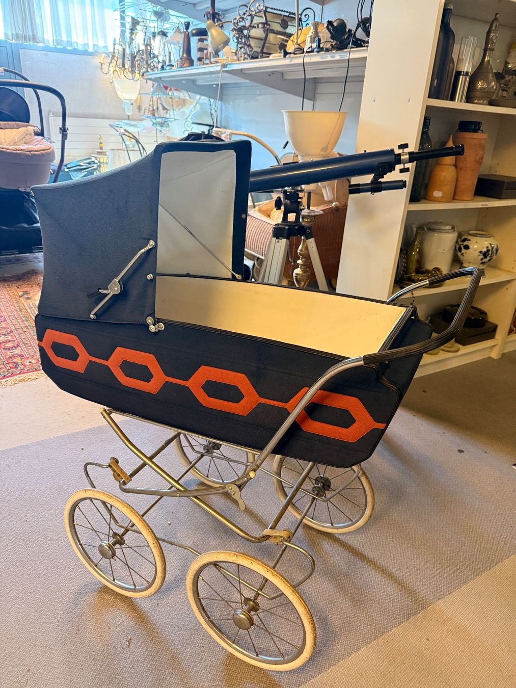 Carrozzine: Poussette ancienne 1, vintage – Usato da St-Maurice venduto da antikdestok