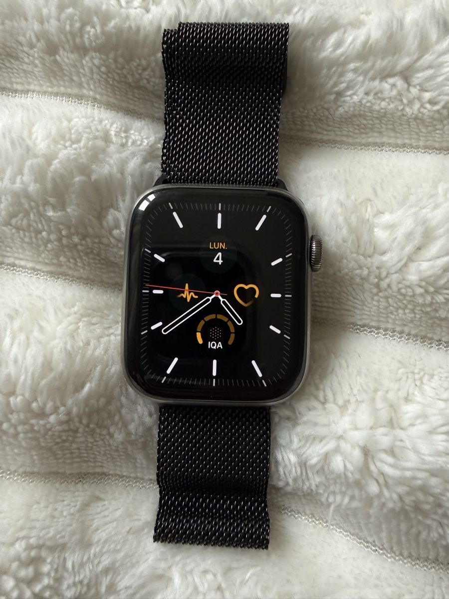Apple Smartwatch: Apple Watch Series 5 44mm Titanium Cellular + 3 bracelets – Usato da Genève venduto da Moudik