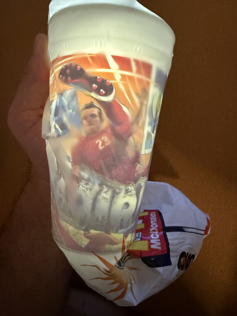 Contenitori & Simili: McDonalds Shaqiri WM Becher Limited Edition – Nuovo e nell'imballaggio originale da Altendorf venduto da 1FrankenJohnny