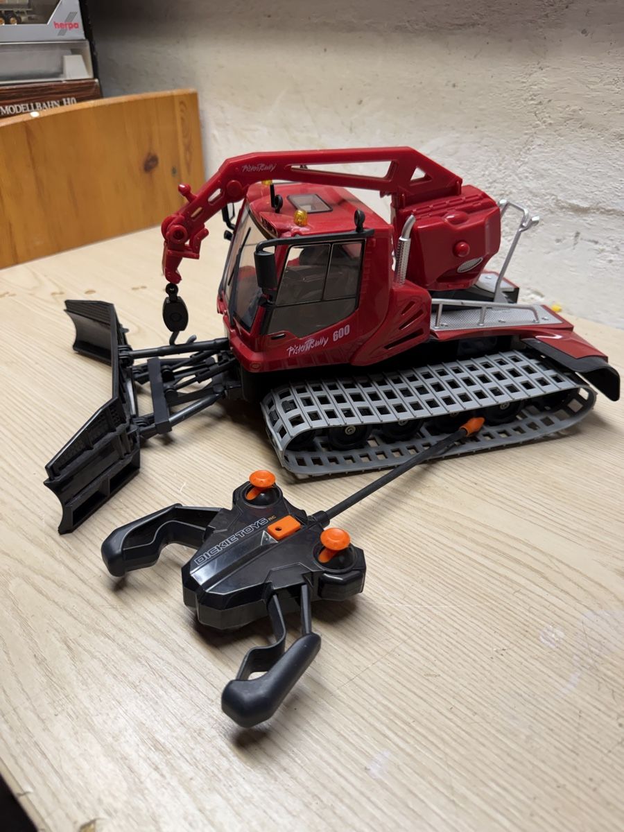 Dickie Toys Modellismo RC: Spielzeug pistenbully rc  – Usato da Herzogenbuchsee venduto da ioa_zcm6 3