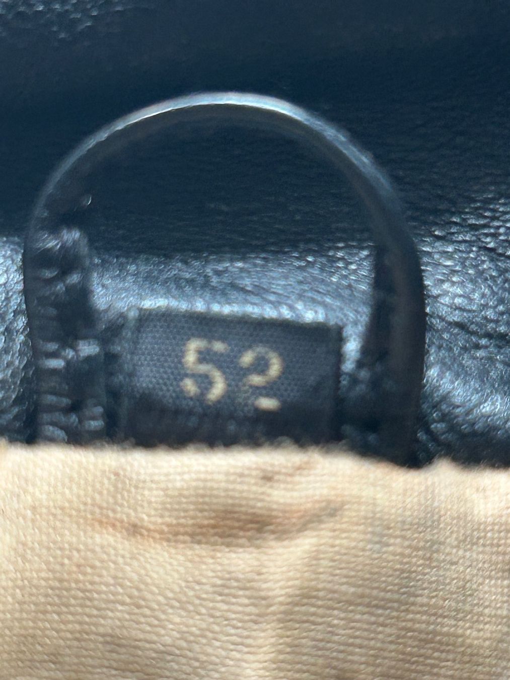 Giacche: Schwarze Lederjacke aus den 80er – Usato da Waltenschwil venduto da alfarumore 4