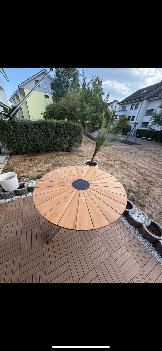 Tavoli: Schöner Runder Gartentisch – Usato da Lupfig venduto da EST.1954 1