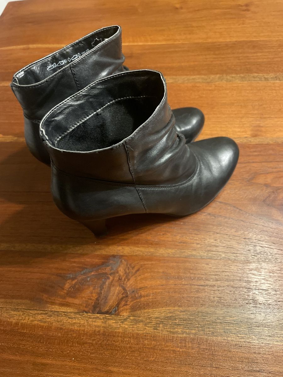 Scarpe da donna: Schwarze Leder Stiefeletten Gr. 38 – Usato da Engelburg venduto da Identity 1